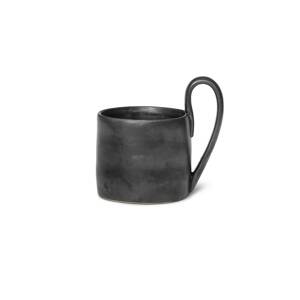 ferm LIVING Flow hrnček, čierny, 360 ml, keramika, glazovaný